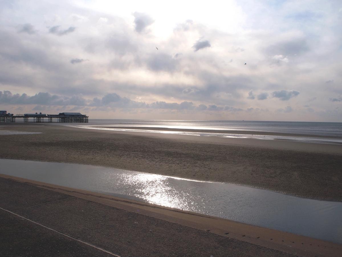 Golden Sands Hotel - St Chad'S Road Blackpool Zewnętrze zdjęcie